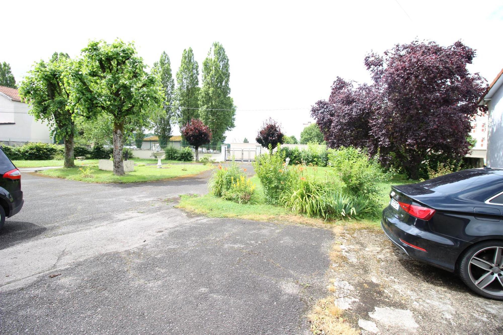 3 Chambres - Tres Grand Jardin Privee - Terrasse Privee - Garage Velo Et Moto - Parking Voiture Privee Dans La Propriete - Gere Par Presta-Zen'Services Thierville-sur-Meuse Esterno foto