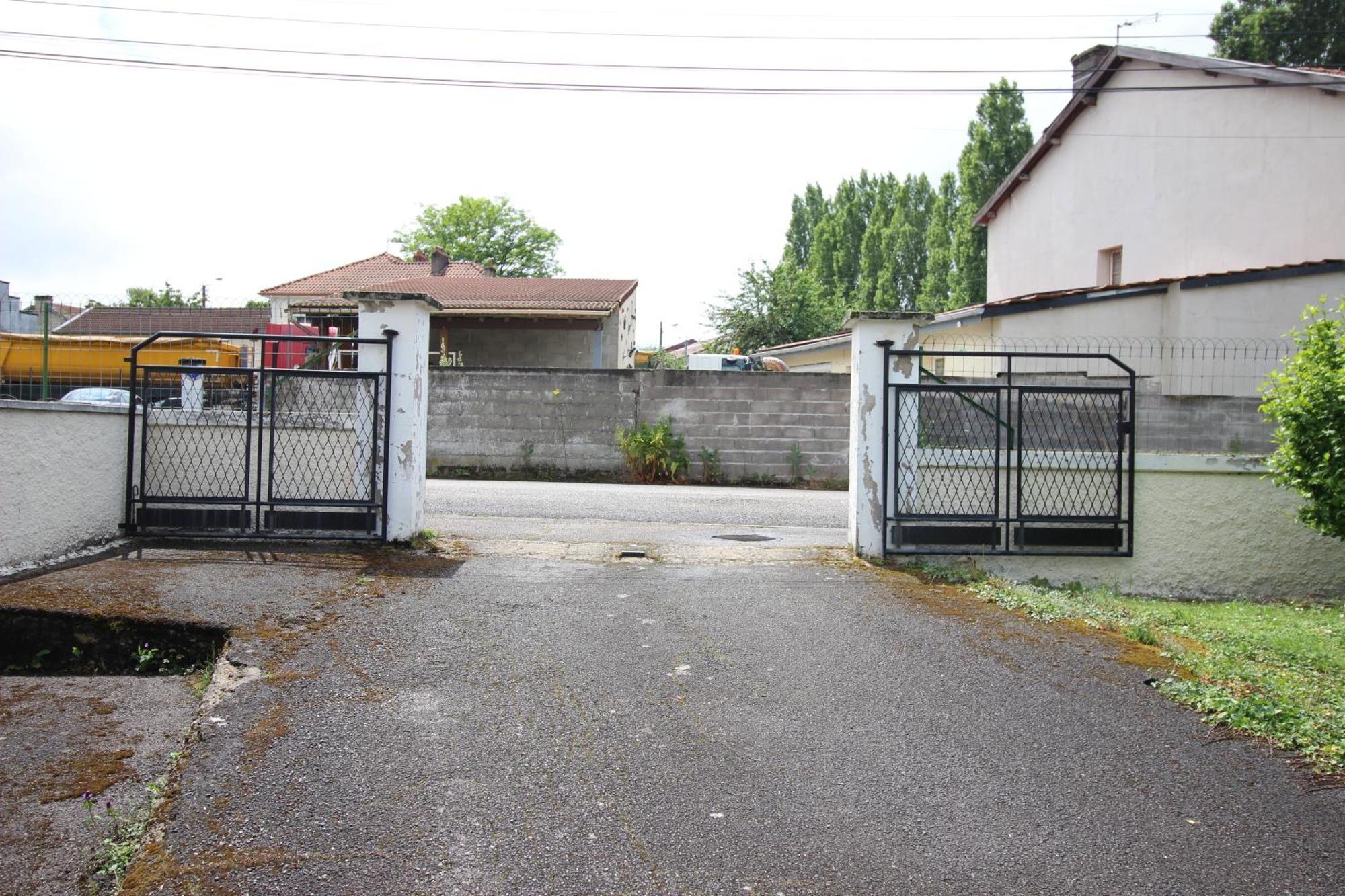 3 Chambres - Tres Grand Jardin Privee - Terrasse Privee - Garage Velo Et Moto - Parking Voiture Privee Dans La Propriete - Gere Par Presta-Zen'Services Thierville-sur-Meuse Esterno foto